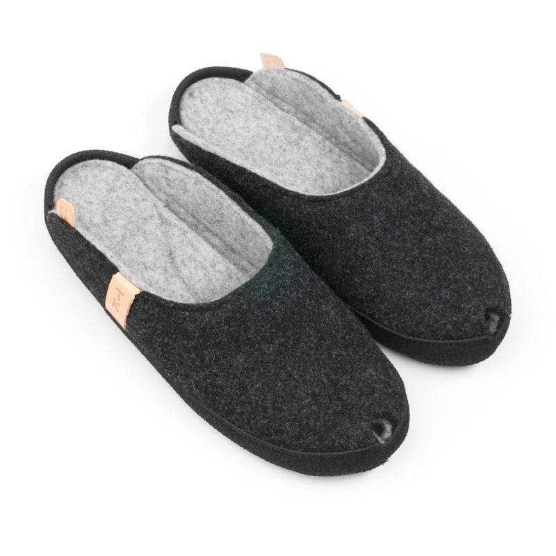 Lataa kuva gallerian katseluohjelmaan TOKU Brussels Slippers - Dark Gray
