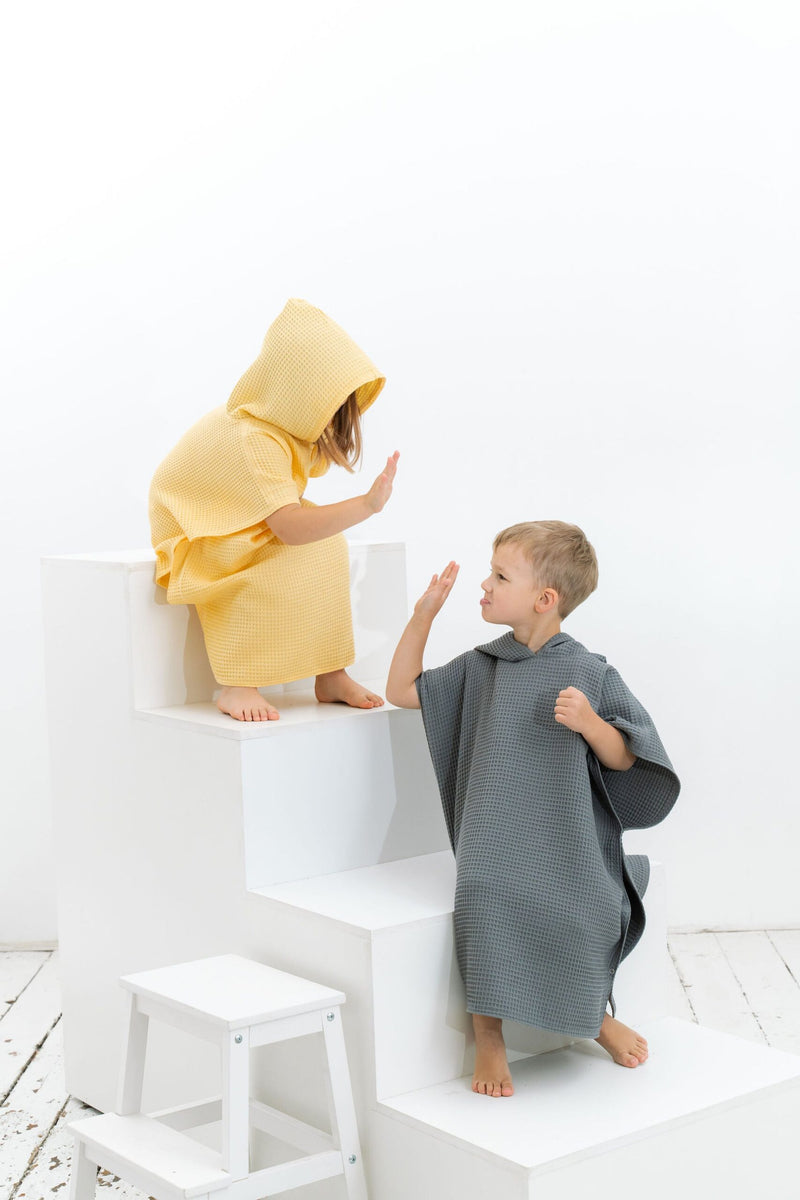Lataa kuva gallerian katseluohjelmaan Waffle Fabric Kids' Poncho
