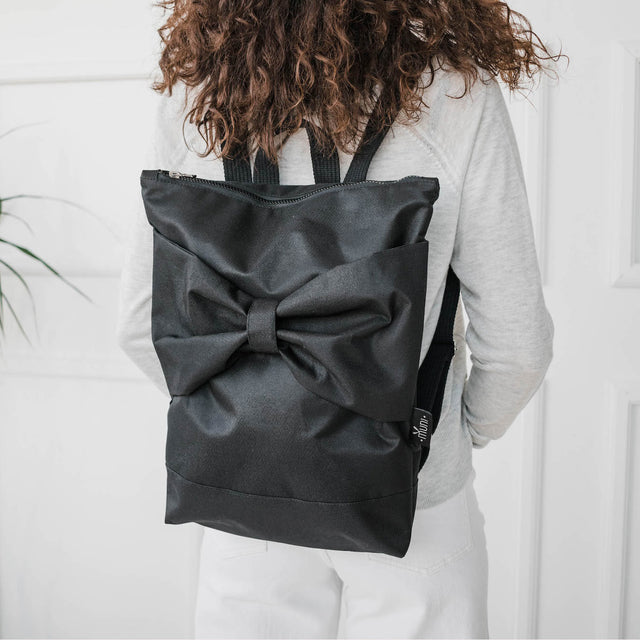 Lataa kuva gallerian katseluohjelmaan Waterproof Backpack - Black Bow
